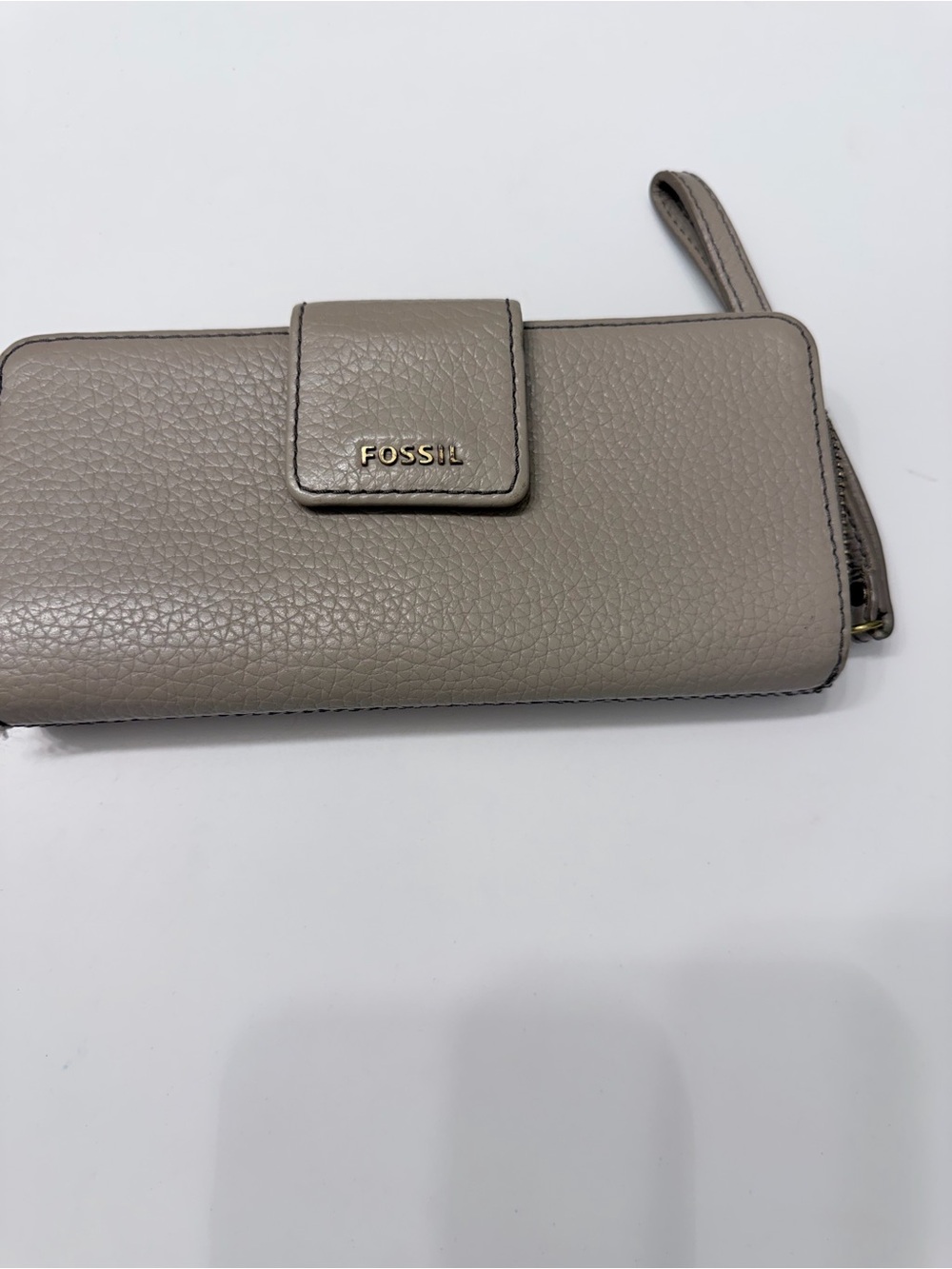 Fossil Taupe Pebbled Leather Zip Wallet with Wristlet